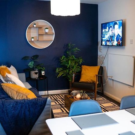 Flat 1 - King Bed, Parking, Workspace, Wi-Fi, Corporates Nottingham Exterior photo
