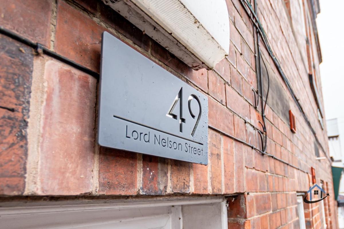 Flat 1 - King Bed, Parking, Workspace, Wi-Fi, Corporates Nottingham Exterior photo